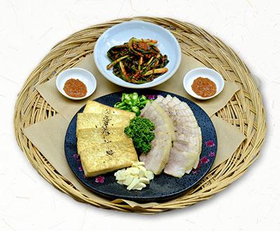삼겹살수육 군두부 파김치 이미지
