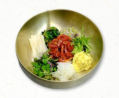 봄나물 육회 비빔밥 이미지